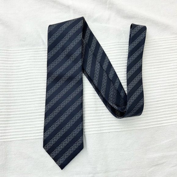 Ermenegildo Zegna Navy Blue Patterned Silk Tie - Picture 2 of 7